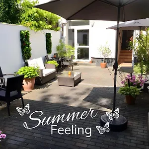 Kaiserswerth Bed & Breakfast